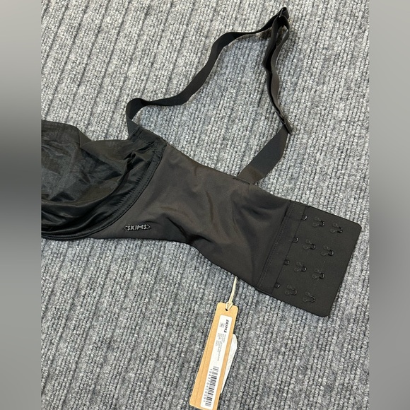 NWT Skims No Show Molded Unlined Balconette Bra - Picture 2 of 4